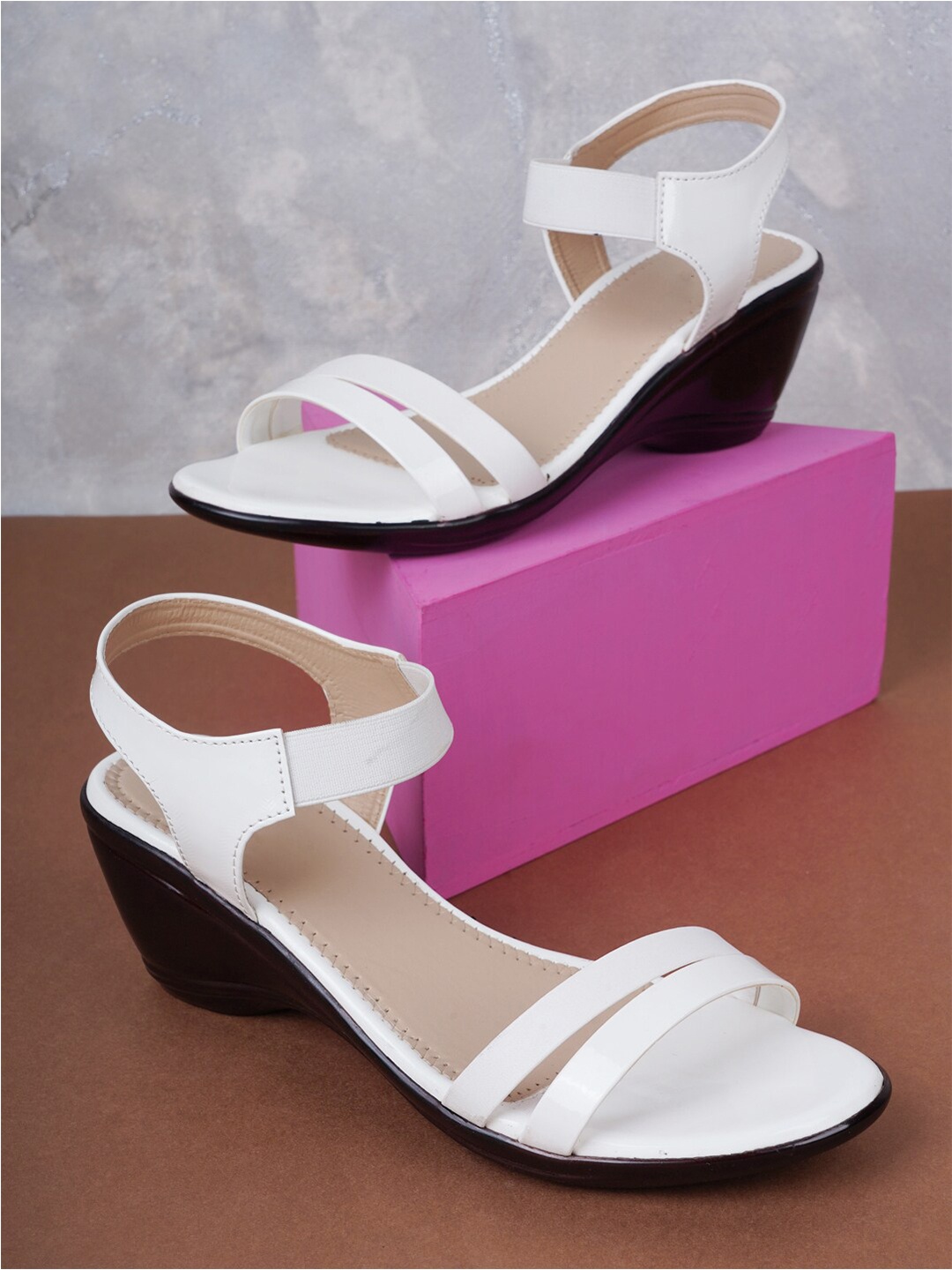 

Style Shoes White Solid Wedge Heels