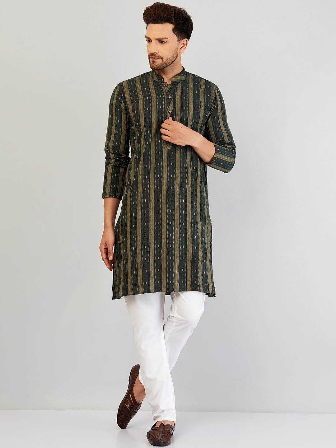 

Armaan Ethnic Men Striped Thread Work Kurta with Pyjamas, Green