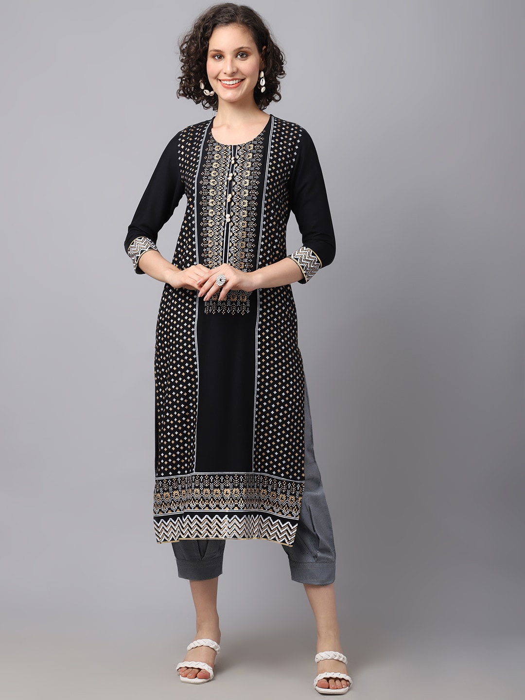 

Tulsattva Women Black & Gold-Toned Ethnic Motifs Printed Kurta