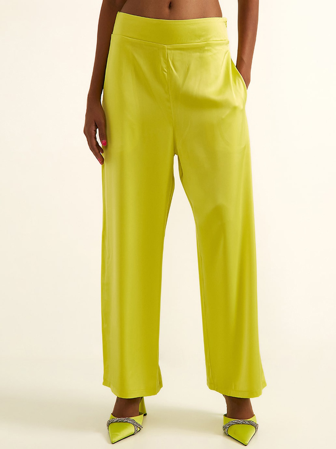 

COVER STORY Women Yellow Trousers