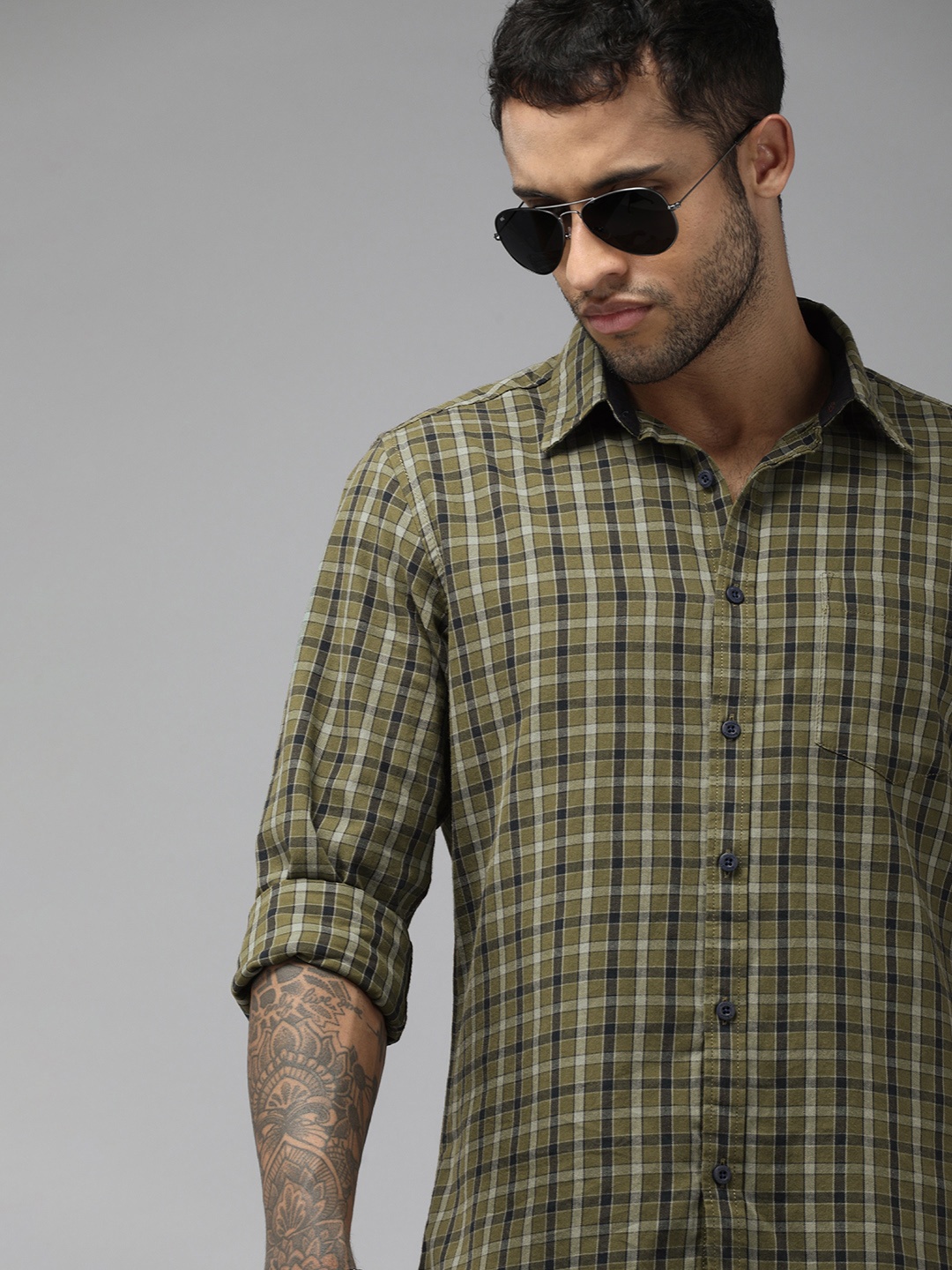 

Roadster Men Olive Green & Grey Checked Pure Cotton Casual Shirt