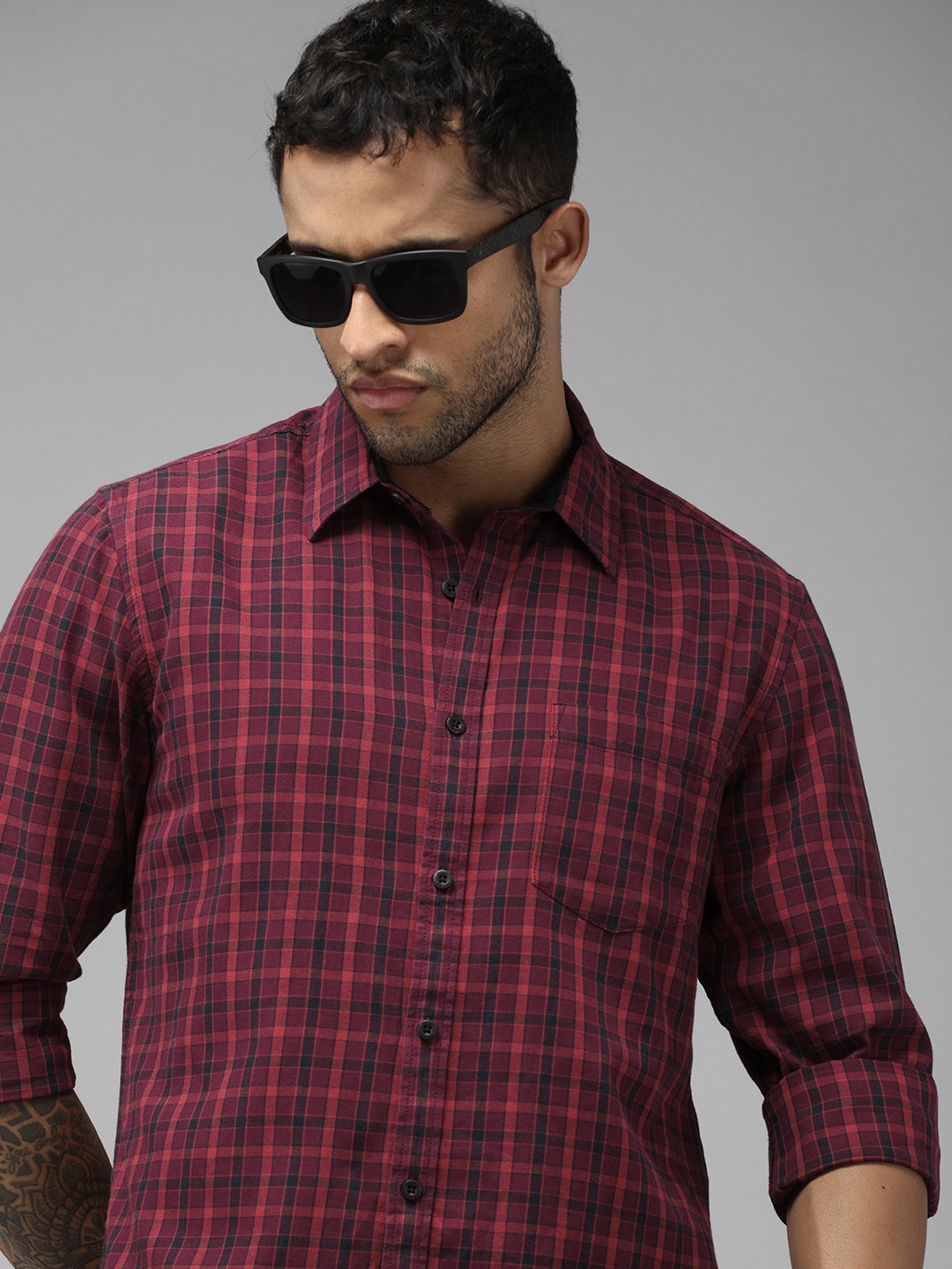 

Roadster Men Red Comfort Checked Pure Cotton Casual Shirt