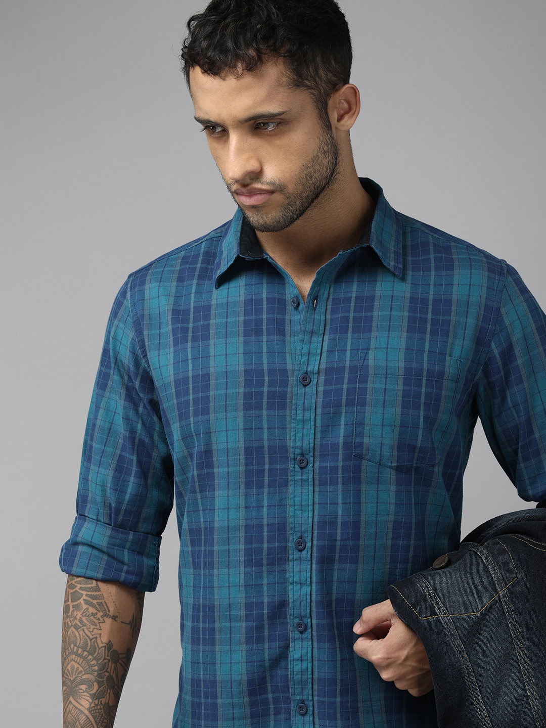 

Roadster Men Navy Blue Comfort Fit Tartan Checks Checked Cotton Casual Shirt