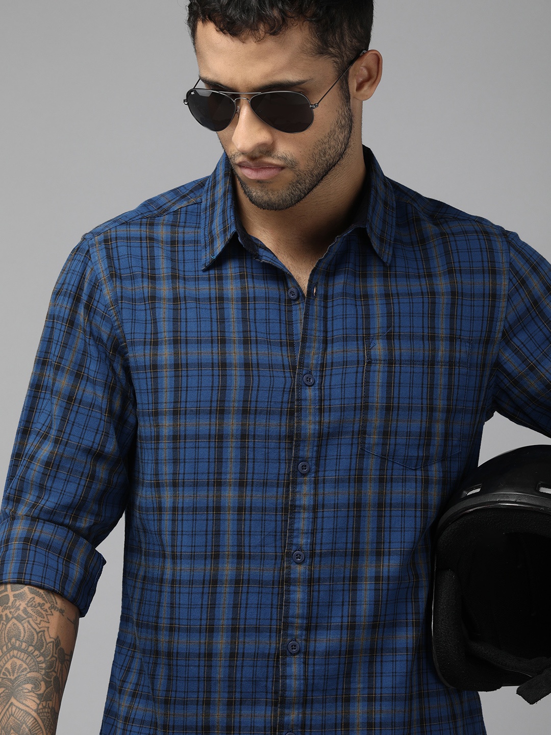 

Roadster Men Blue Comfort Fit Checked Cotton Casual Shirt