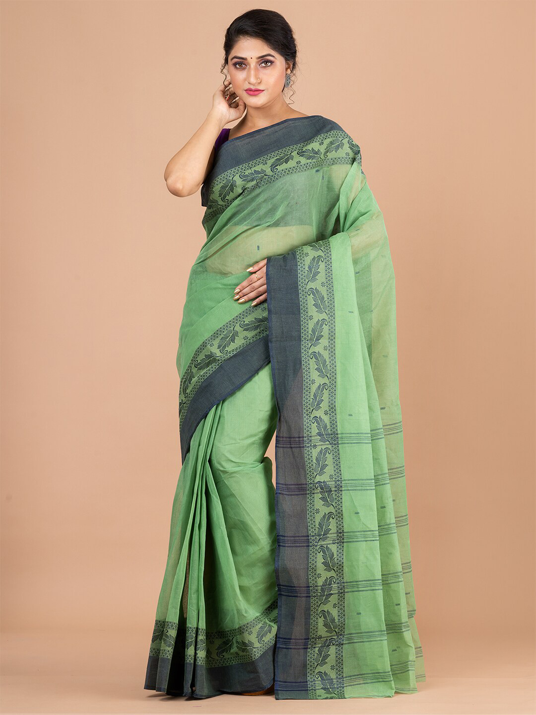 

Laa Calcutta Green And Grey Woven Design Pure Cotton Jamdani Saree