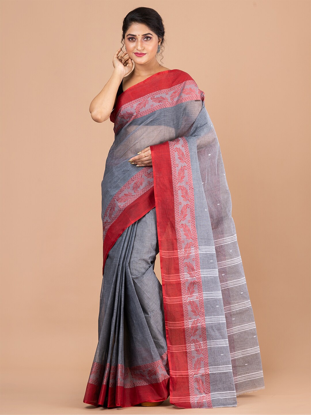 

Laa Calcutta Grey & Red Pure Cotton Jamdani Saree