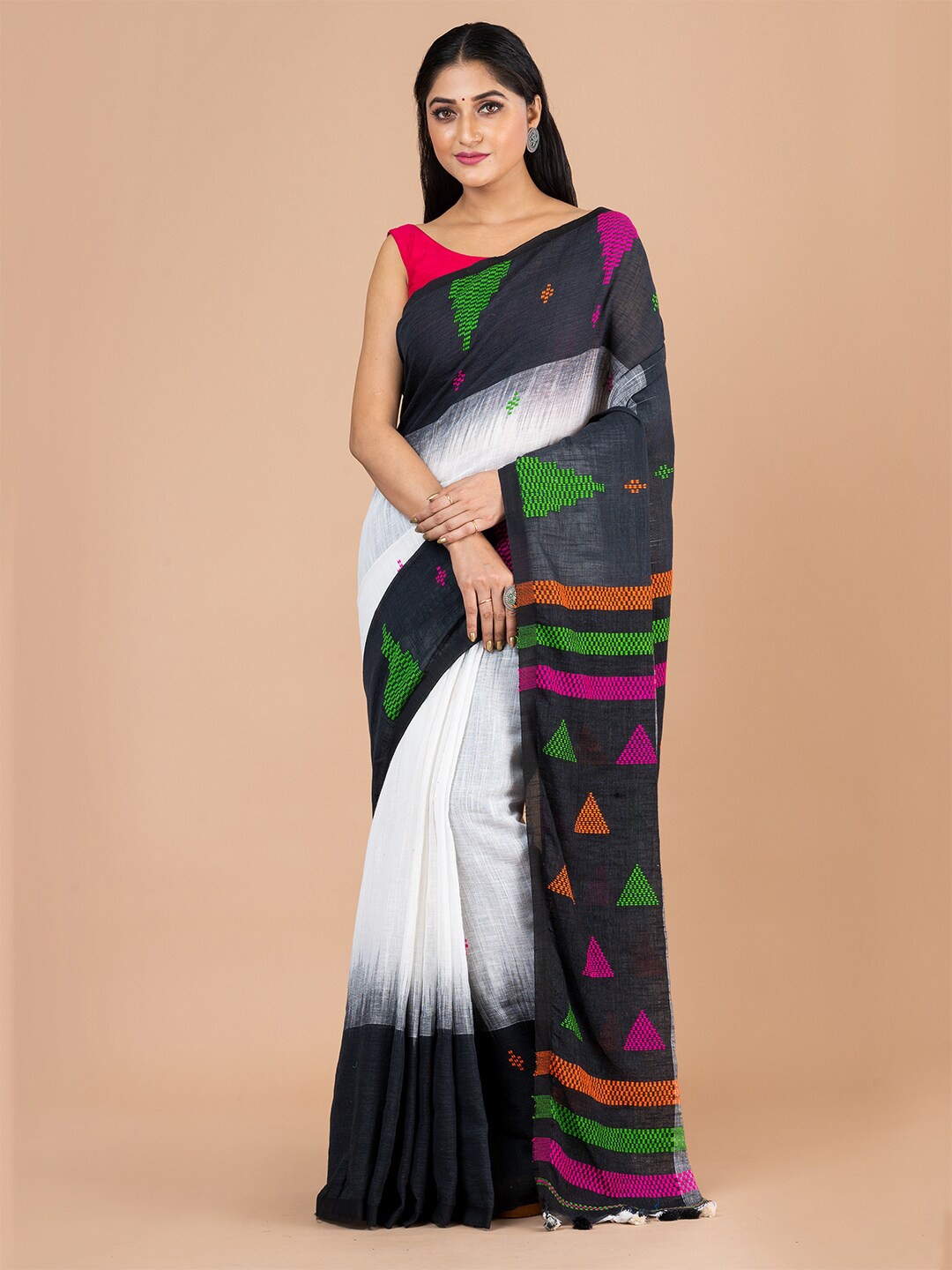 

Laa Calcutta White & Black Pure Cotton Jamdani Saree