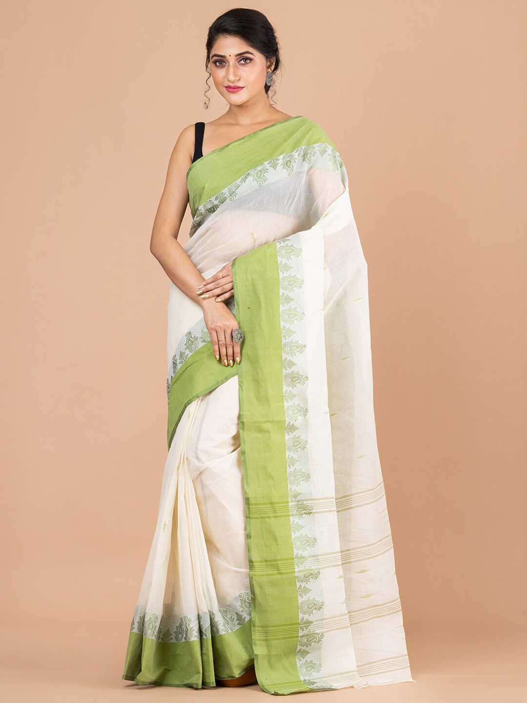 

Laa Calcutta Off White & Green Ethnic Motifs Pure Cotton Jamdani Saree