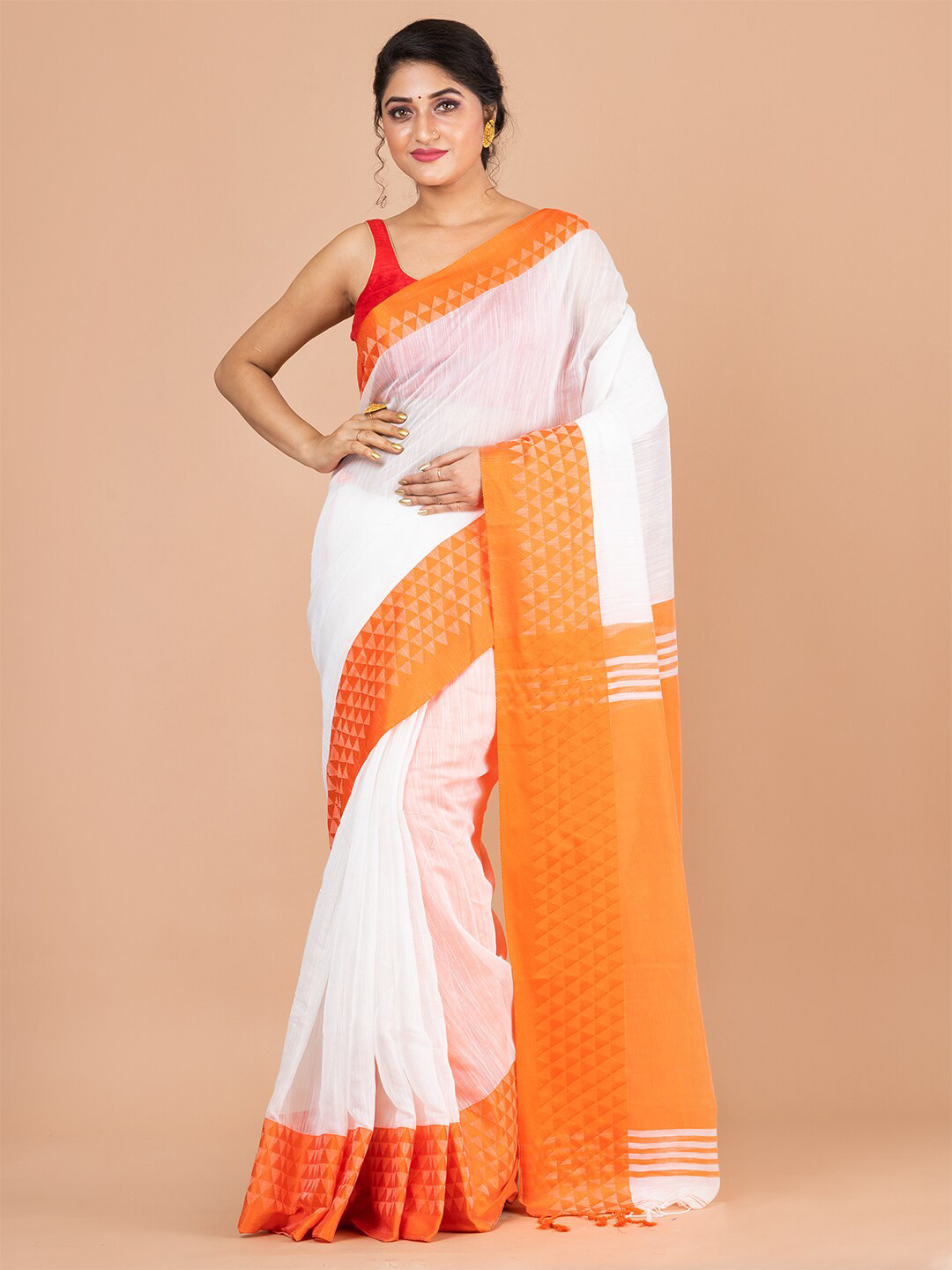 

Laa Calcutta White & Orange Pure Cotton Jamdani Saree