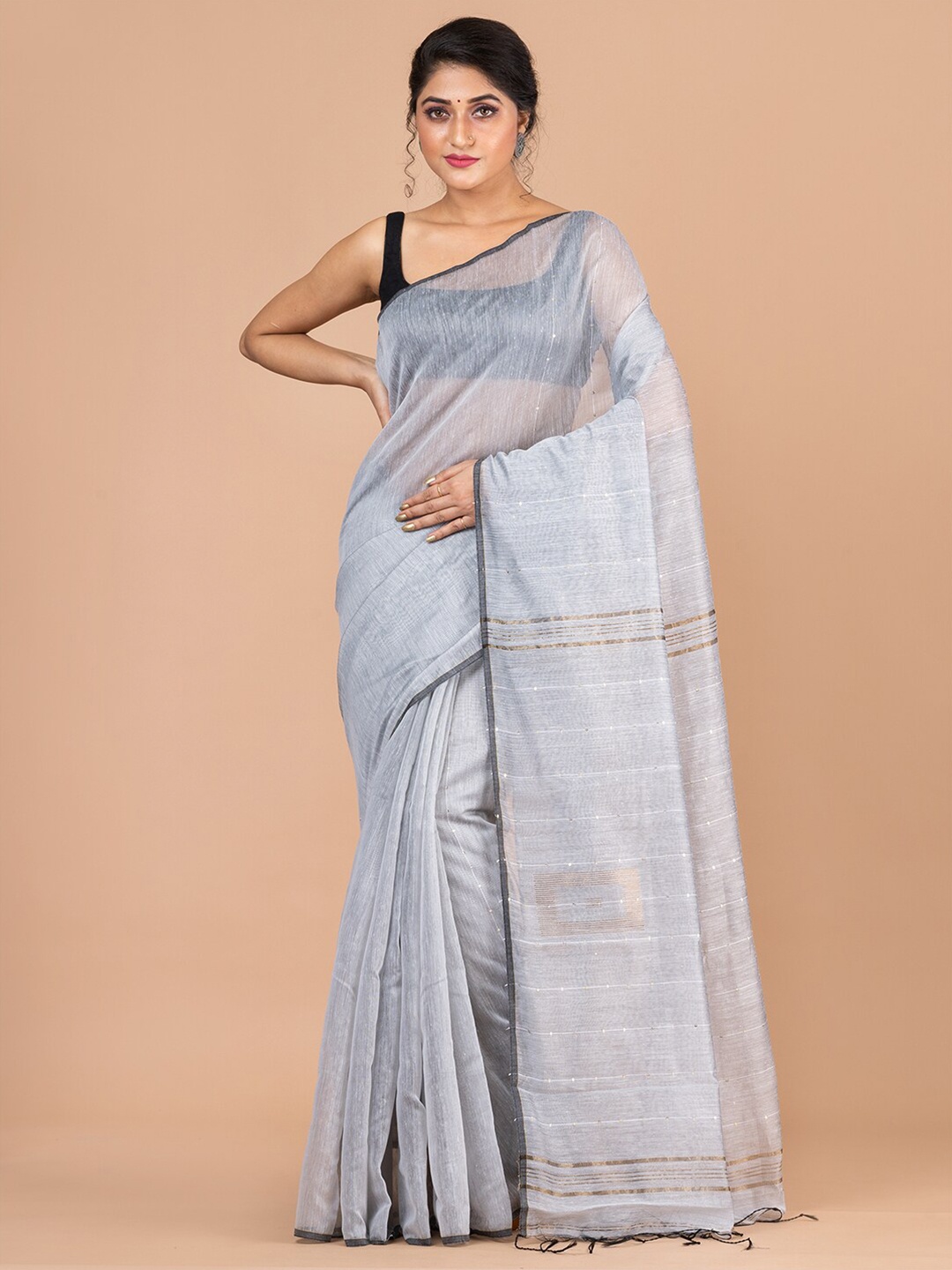 

Laa Calcutta Grey Embellished Pure Cotton Jamdani Saree