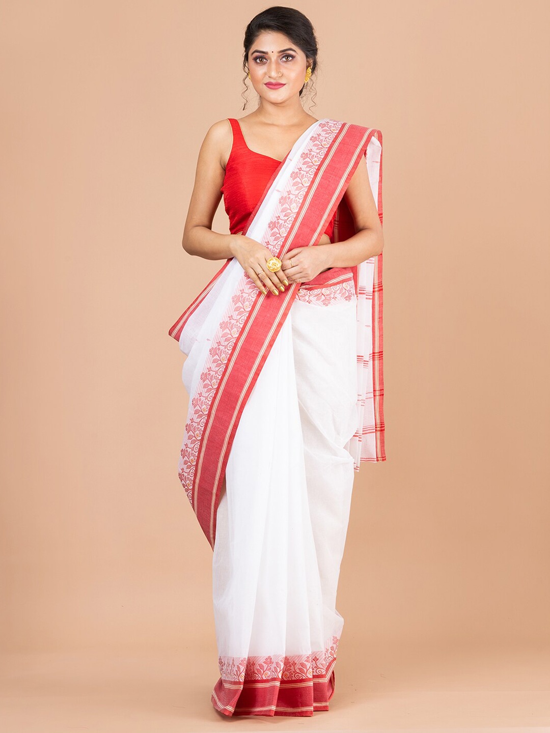 

Laa Calcutta White & Red Pure Cotton Jamdani Saree