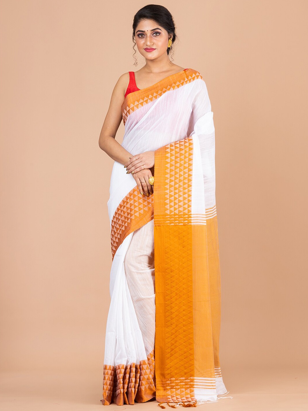 

Laa Calcutta White & Orange Pure Cotton Jamdani Saree