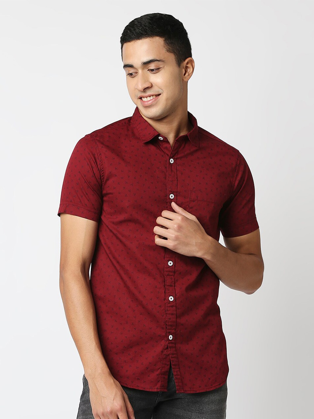 

VALEN CLUB Men Maroon Solid Pure Cotton Slim Fit Casual Shirt