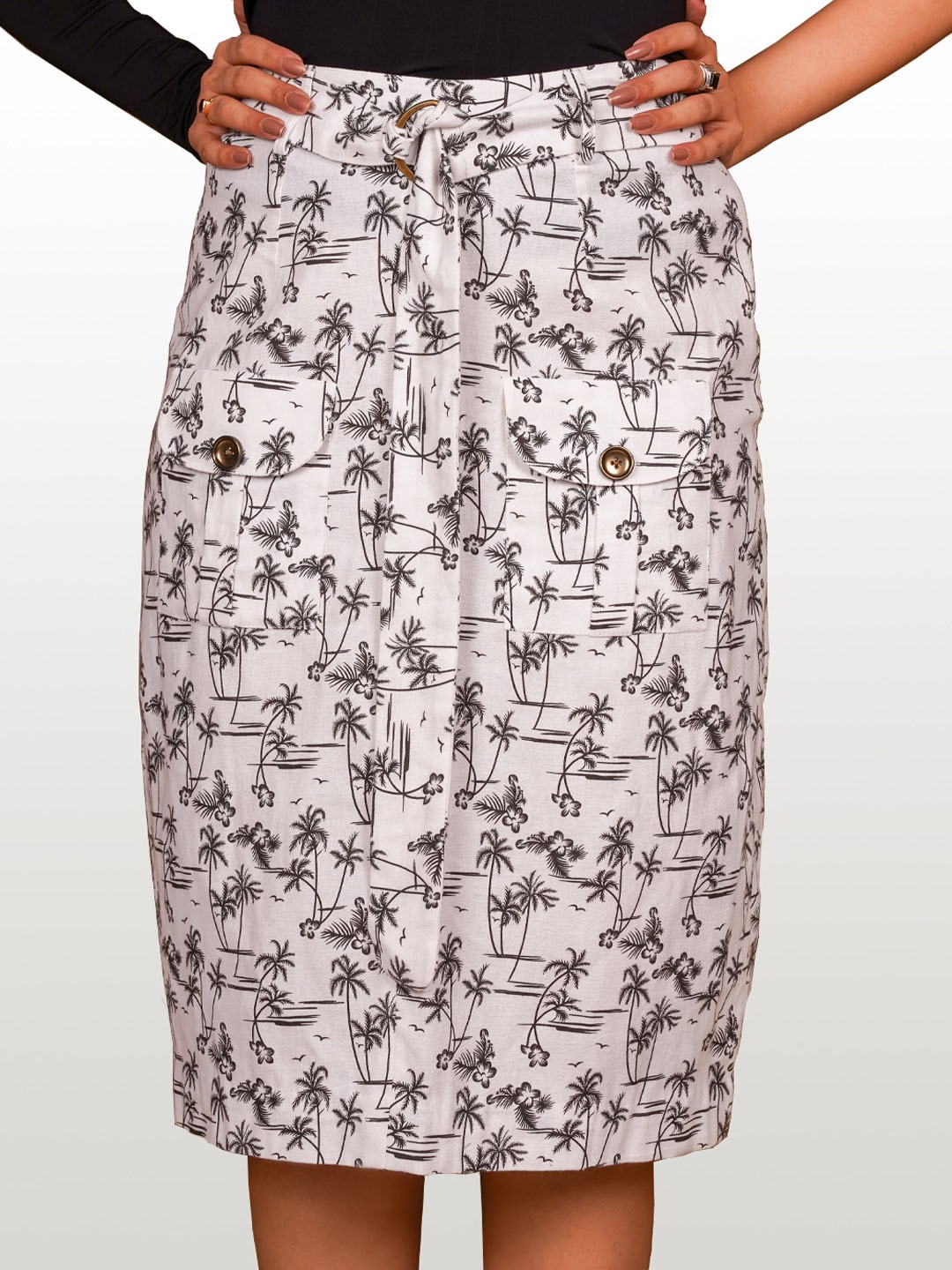 

Hencemade Women White & Black Printed Straight Knee Length Cotton Skirts