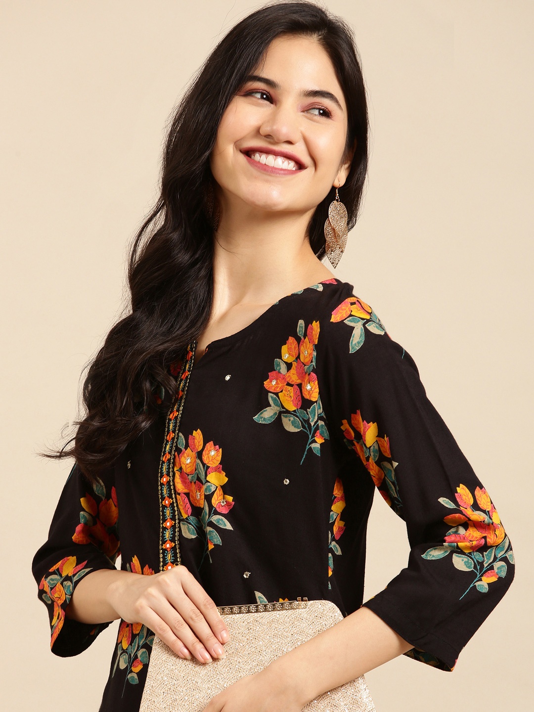 

SHOWOFF Women Black Floral Embroidered Kurta