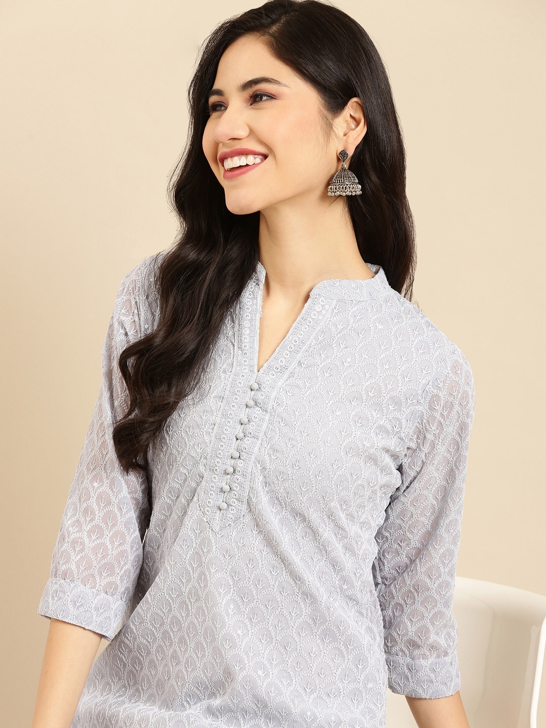 

SHOWOFF Women Grey Embroidered Chikankari Straight Kurta
