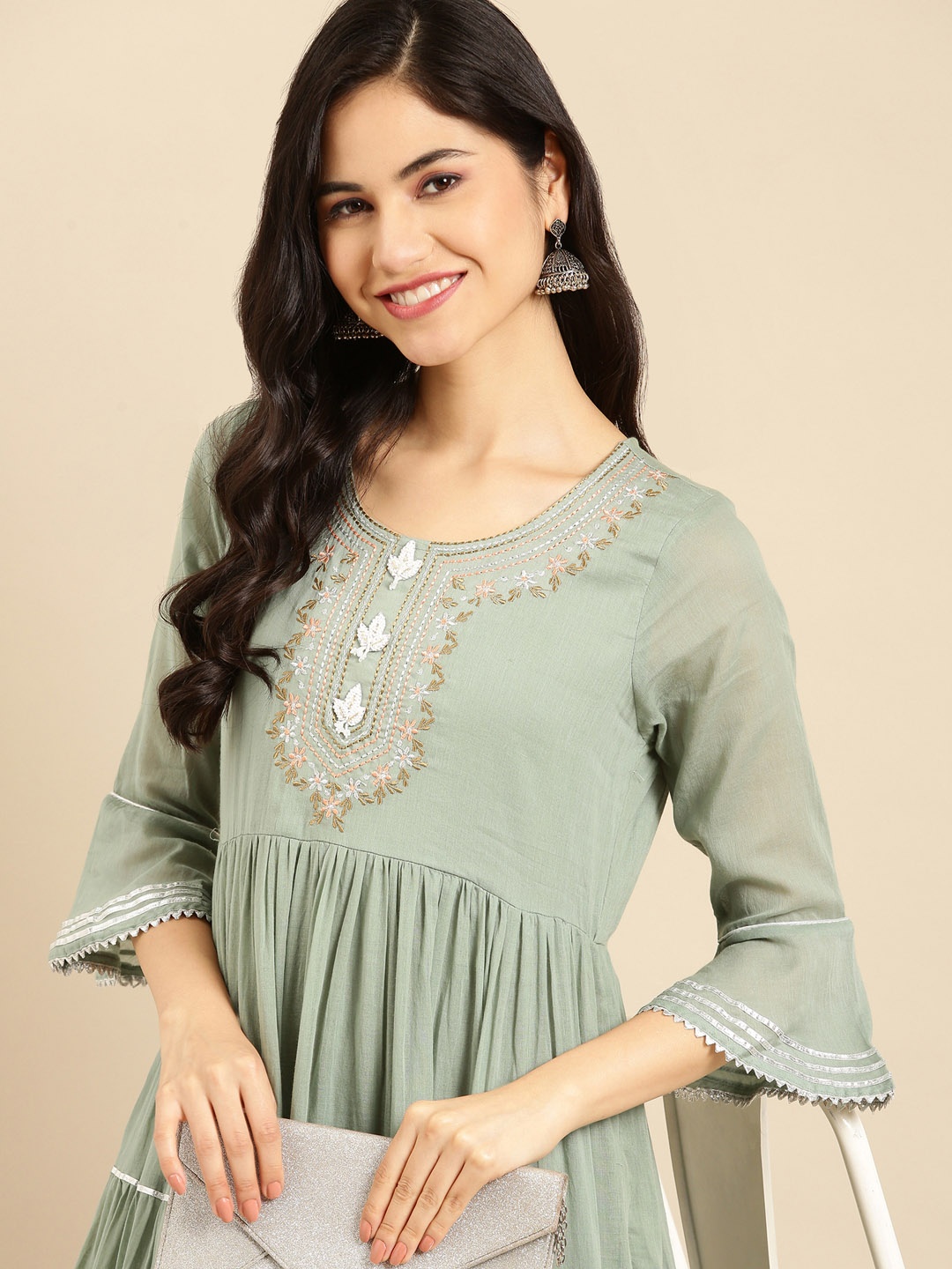 

SHOWOFF Women Green Embroidered Gotta Patti Detail Kurta