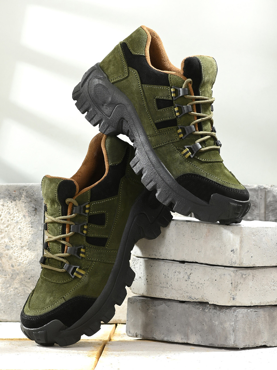 

BUCIK Men Leather Trekking Shoes, Olive