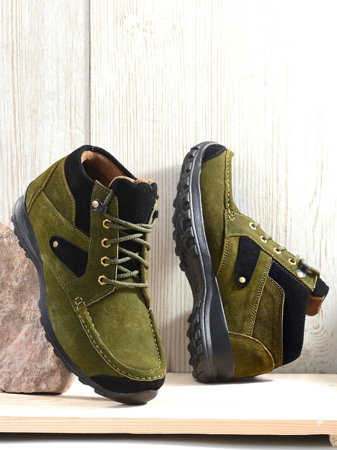 

BUCIK Men Olive Green Colourblocked Leather Sneakers