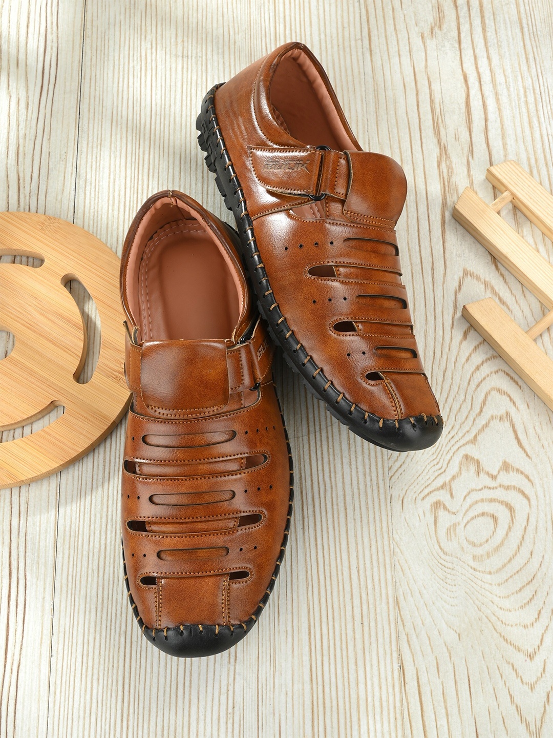 

BUCIK Men Tan & Black Shoe-Style Sandals