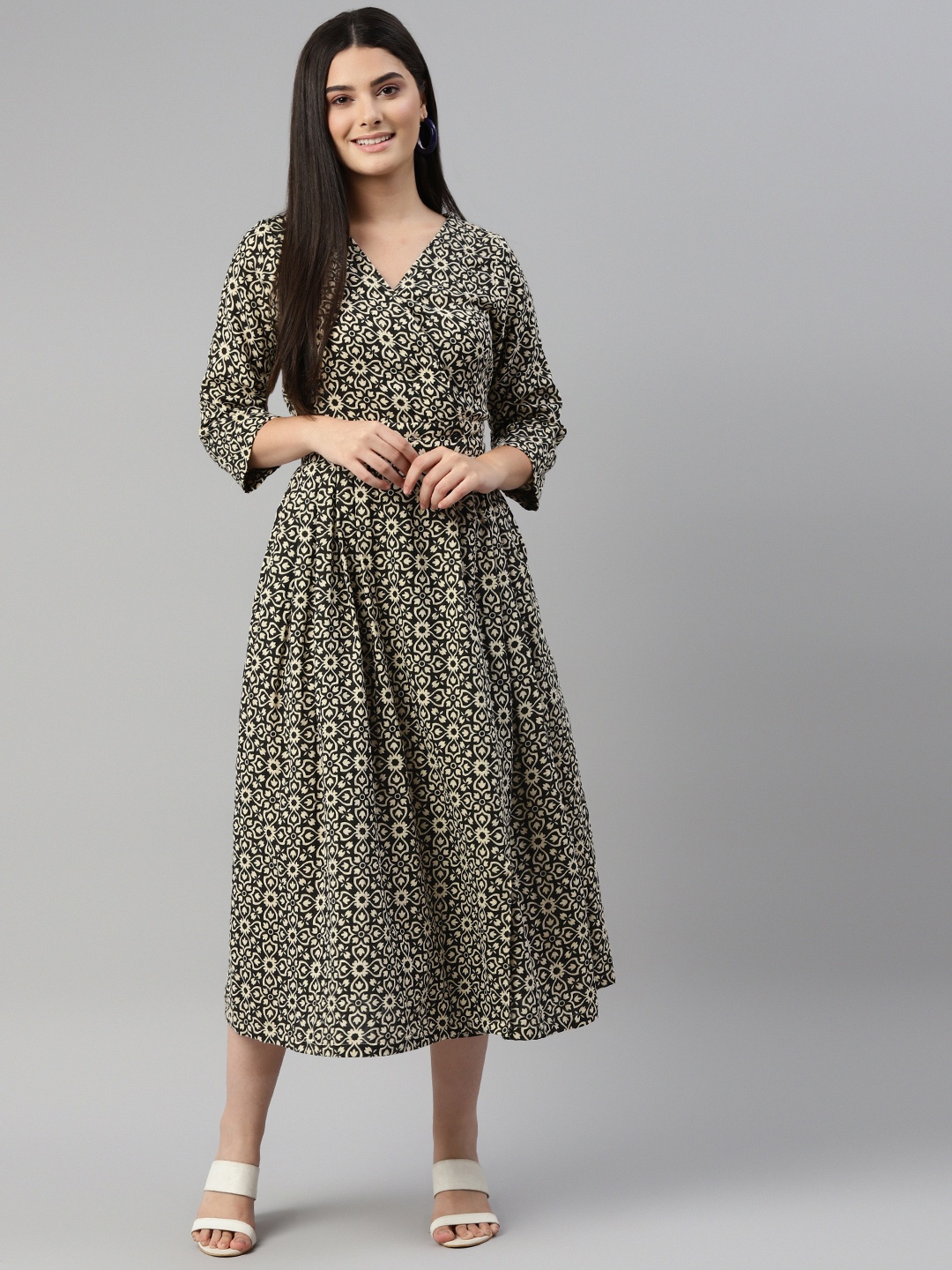 

Ayaany Black & Cream-Coloured Ethnic Motifs A-Line Midi Dress