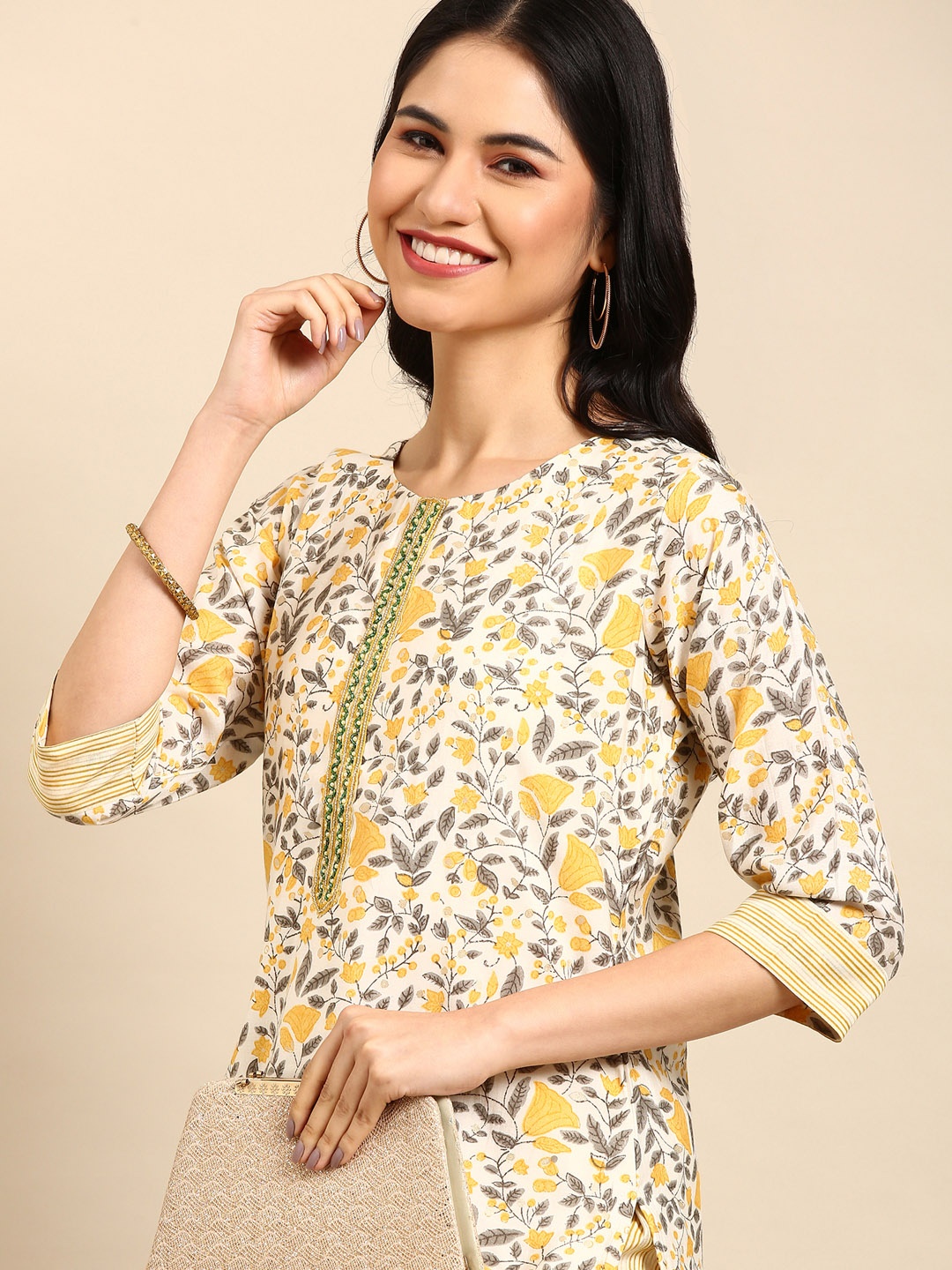 

SHOWOFF Women Off White Floral Printed Beads and Stones Kurta with Trousers