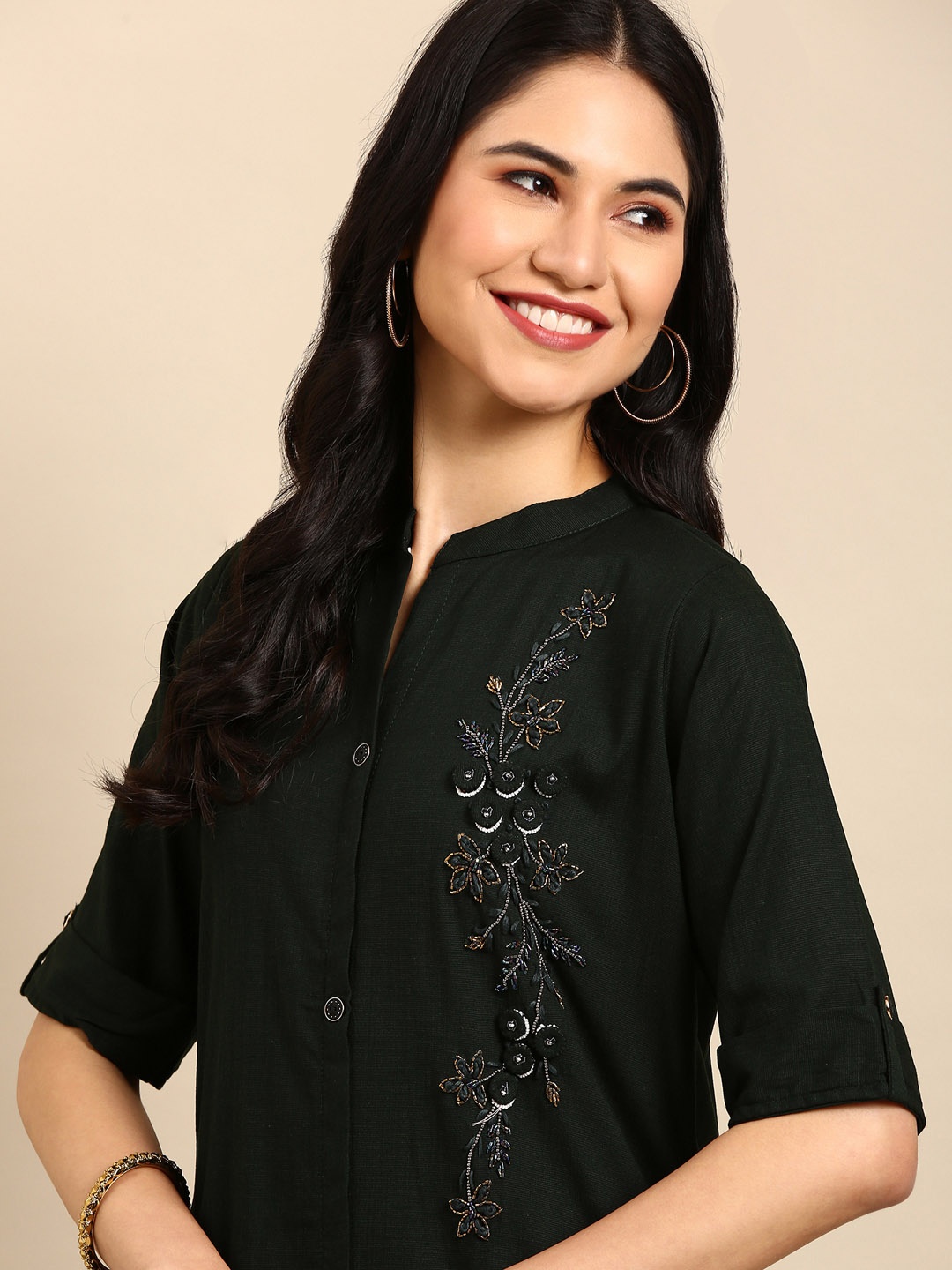 

SHOWOFF Women Solid Cotton Blend Straight Kurta with Trousers, Green