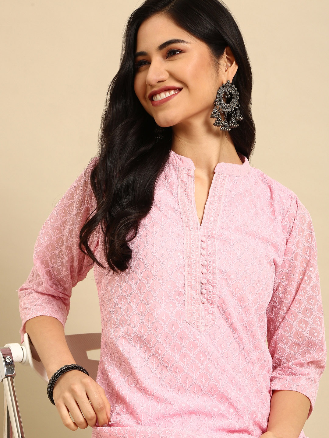 

SHOWOFF Women Ethnic Motifs Embroidered Chikankari Kurta with Trousers, Pink