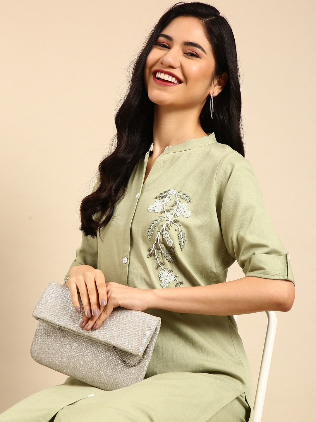

SHOWOFF Women Embroidered Cotton Blend Straight Kurta with Trousers, Green