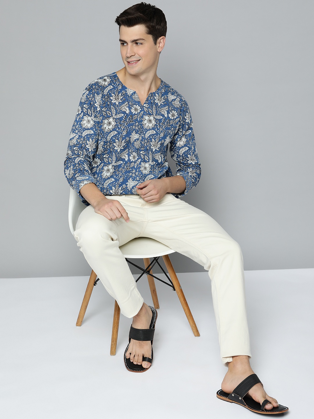 

HERE&NOW Men Blue & White Ethnic Motifs Printed Kurta