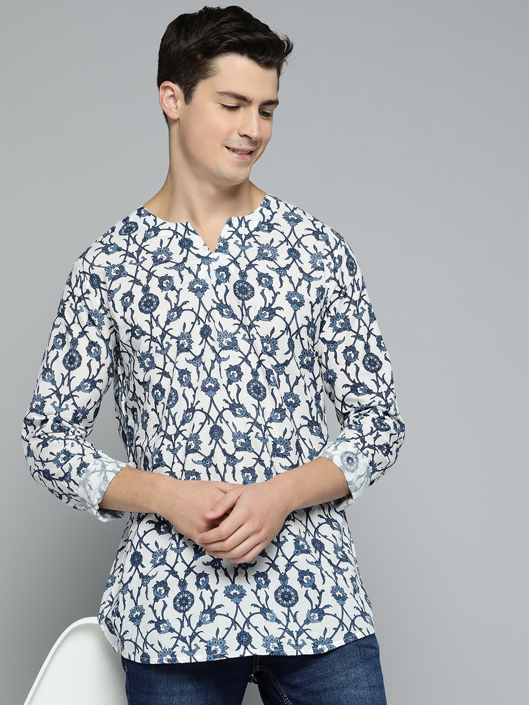 

HERE&NOW Men White & Blue Ethnic Motifs Printed Kurta