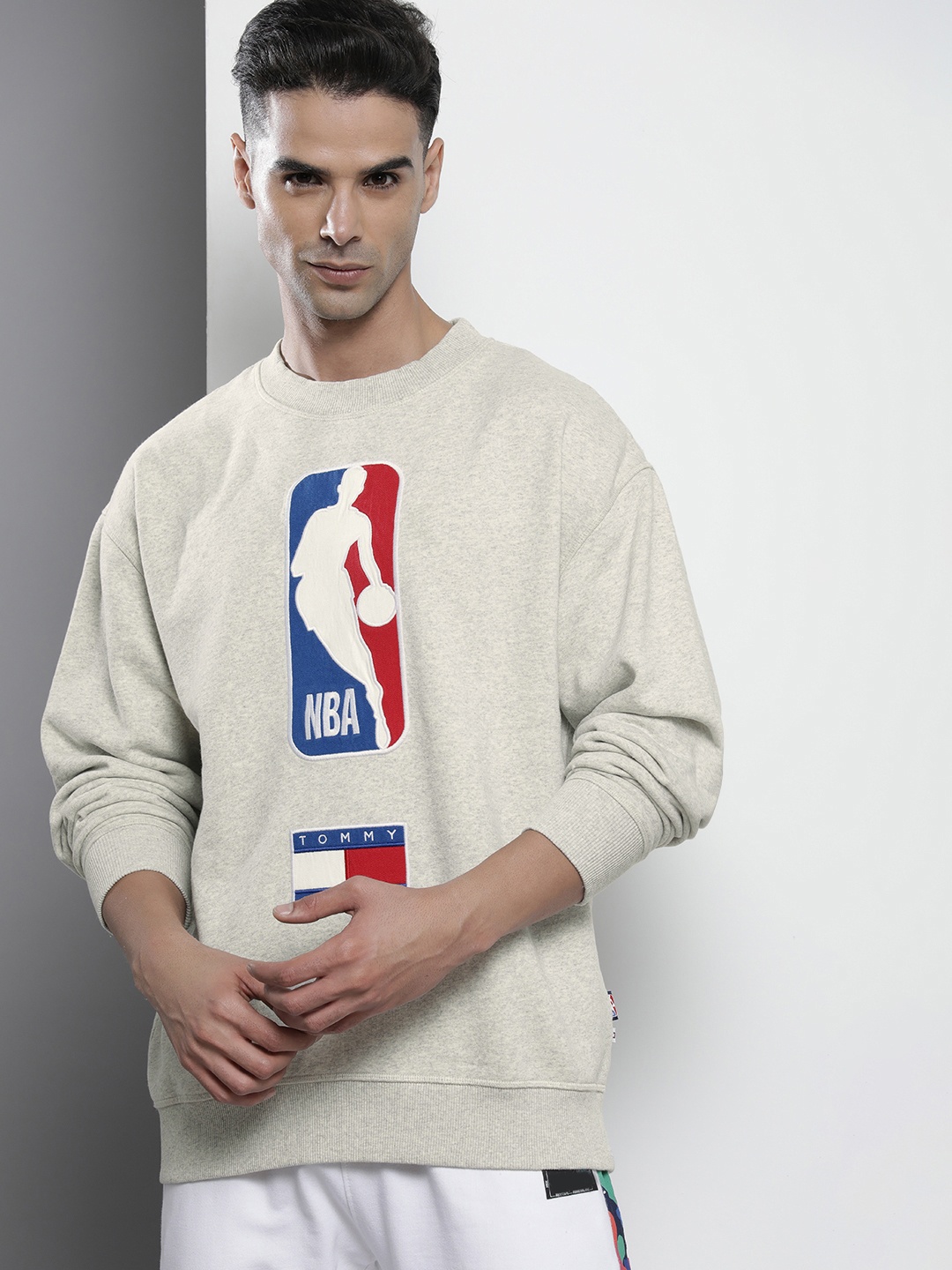 

Tommy Hilfiger Men Grey NBA Brand Logo Applique Sweatshirt