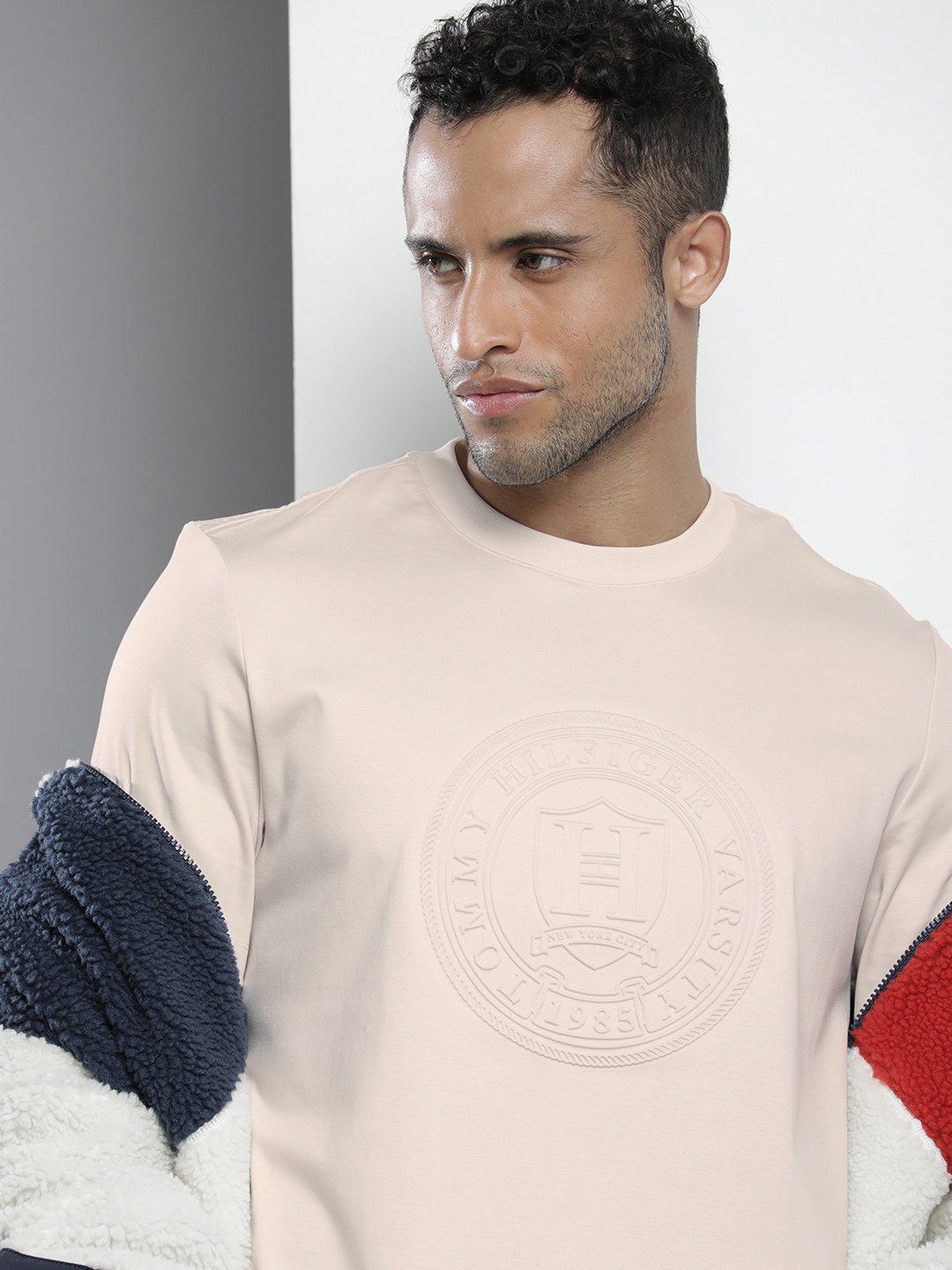 

Tommy Hilfiger Men Beige Brand Logo Printed Applique T-shirt