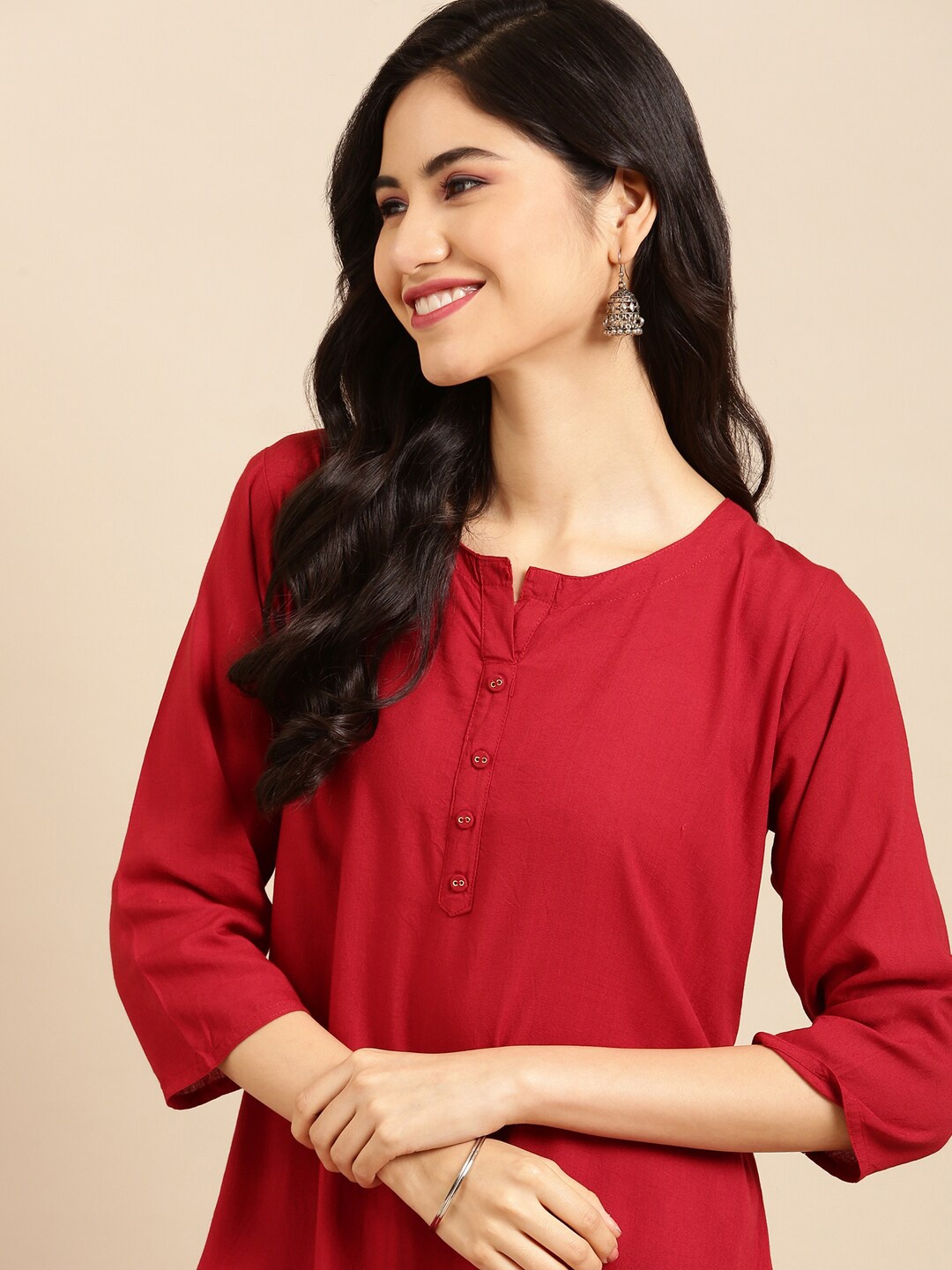 

SHOWOFF Women Maroon Solid Round Neck Kurti