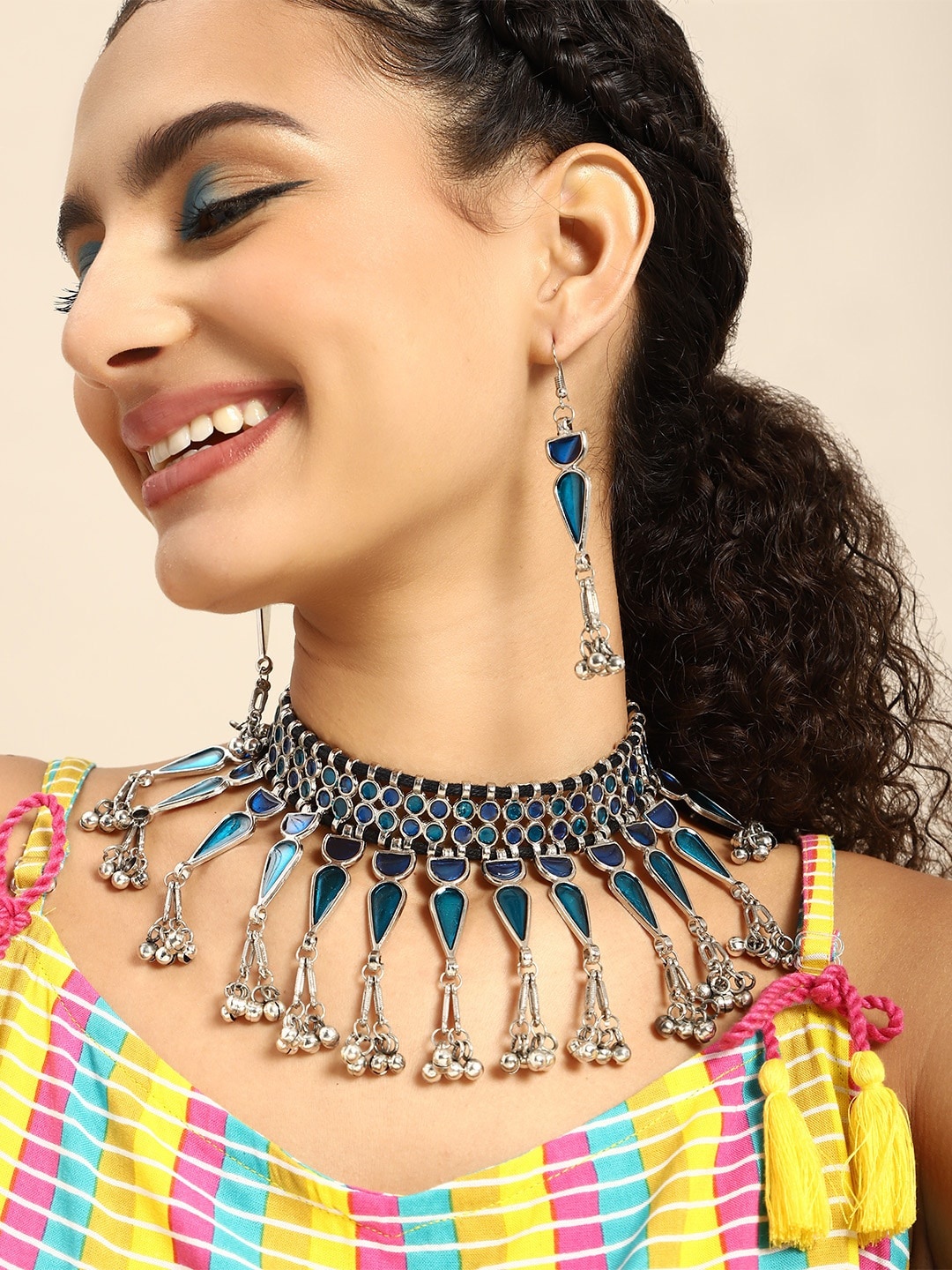 

Sangria Women Silver- Toned & Blue Stone Studded Jewellery Set