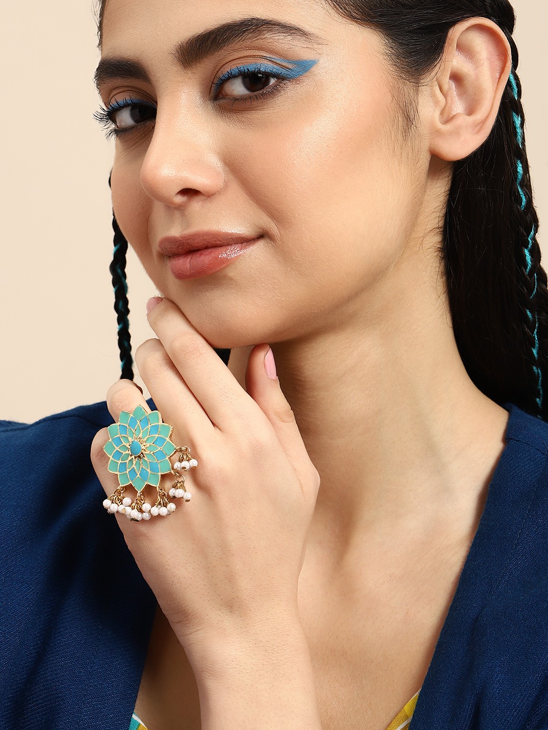 

Sangria Women Floral Design Adjustable Finger Ring, Turquoise blue