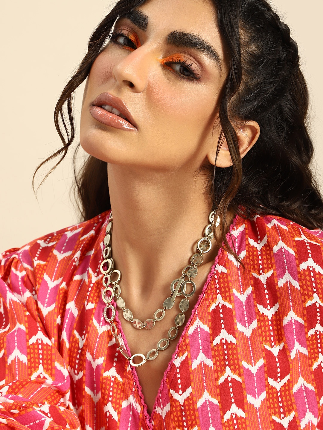 

Sangria Muted Gold-Toned Stone Studded Chain-link Design Necklace