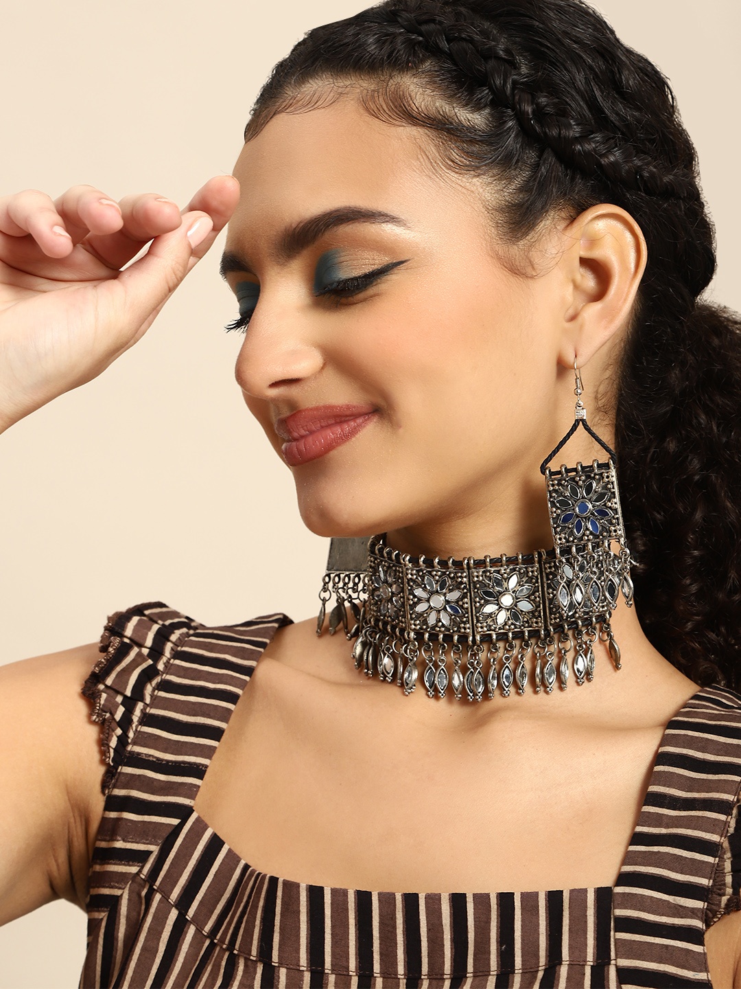 

Sangria Women Silver-Toned Oxidised Studded Jewellery Set