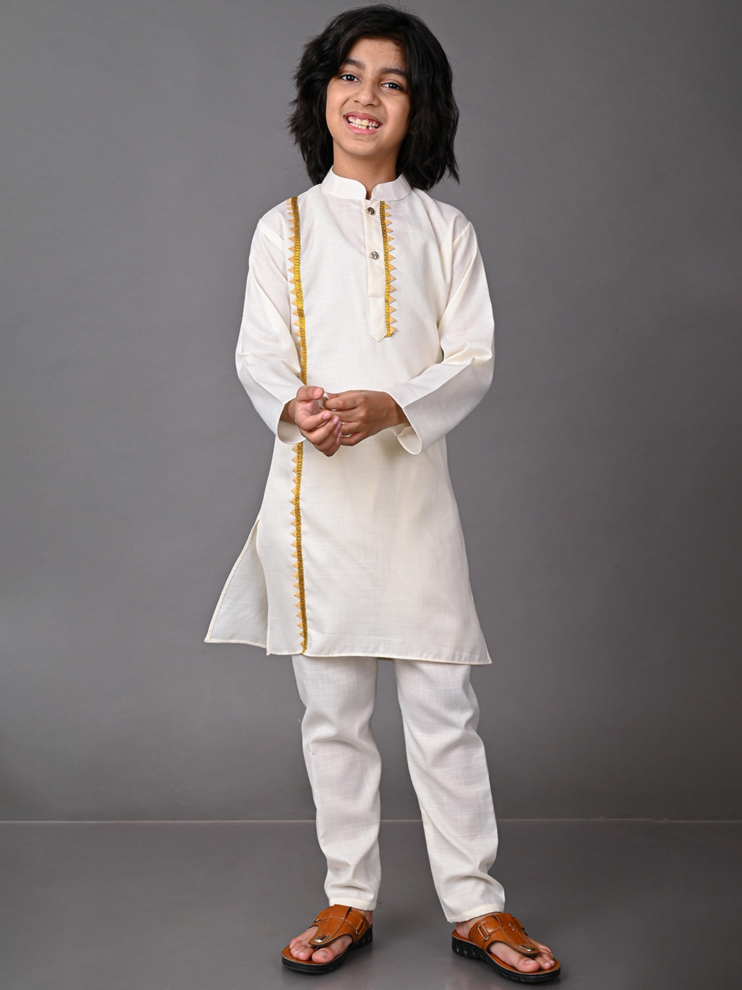 

VESHAM Boys Off White Kurta with Pyjamas