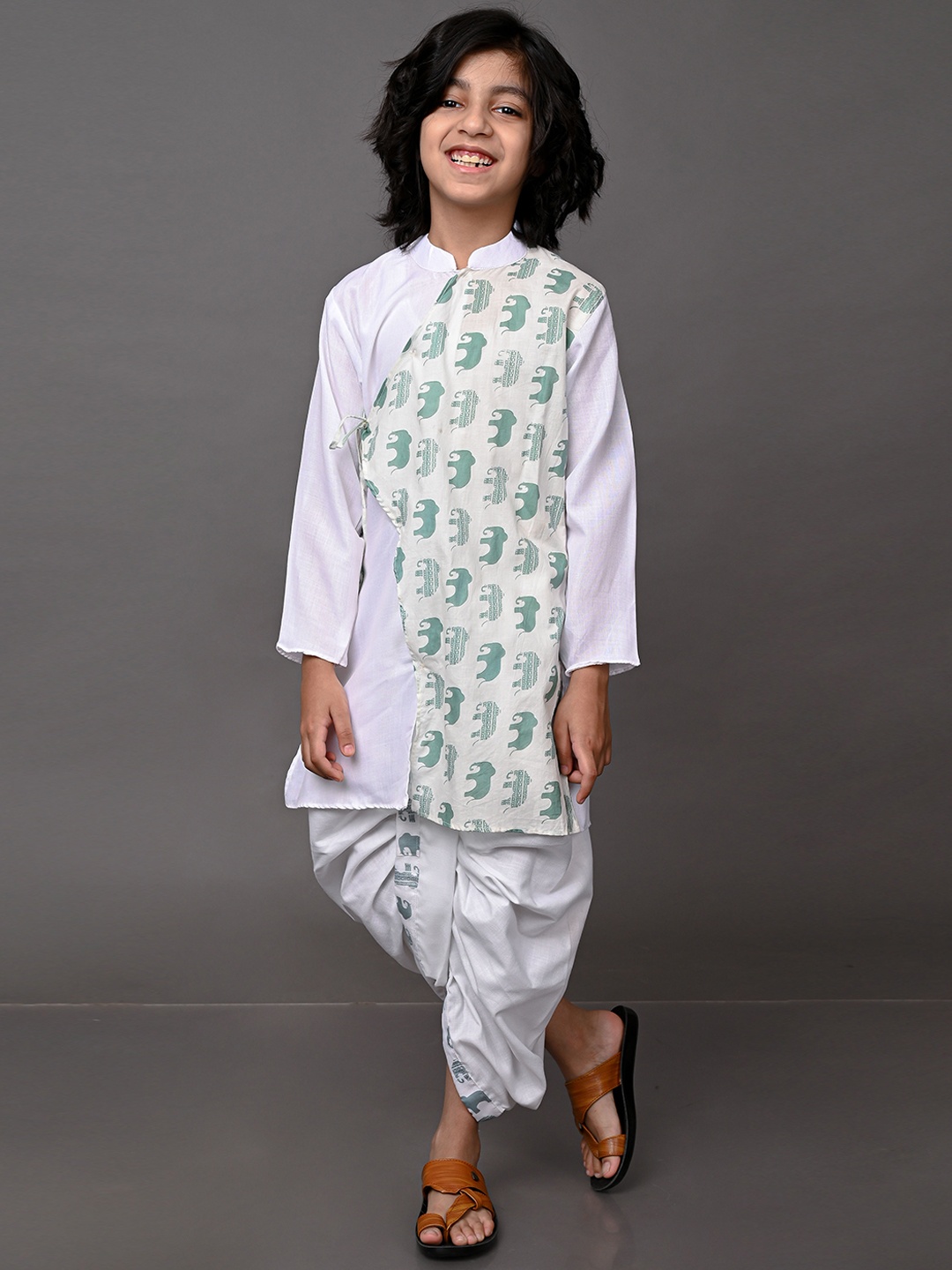 

VESHAM Boys White Ethnic Motifs Printed Kurta with Dhoti Pants