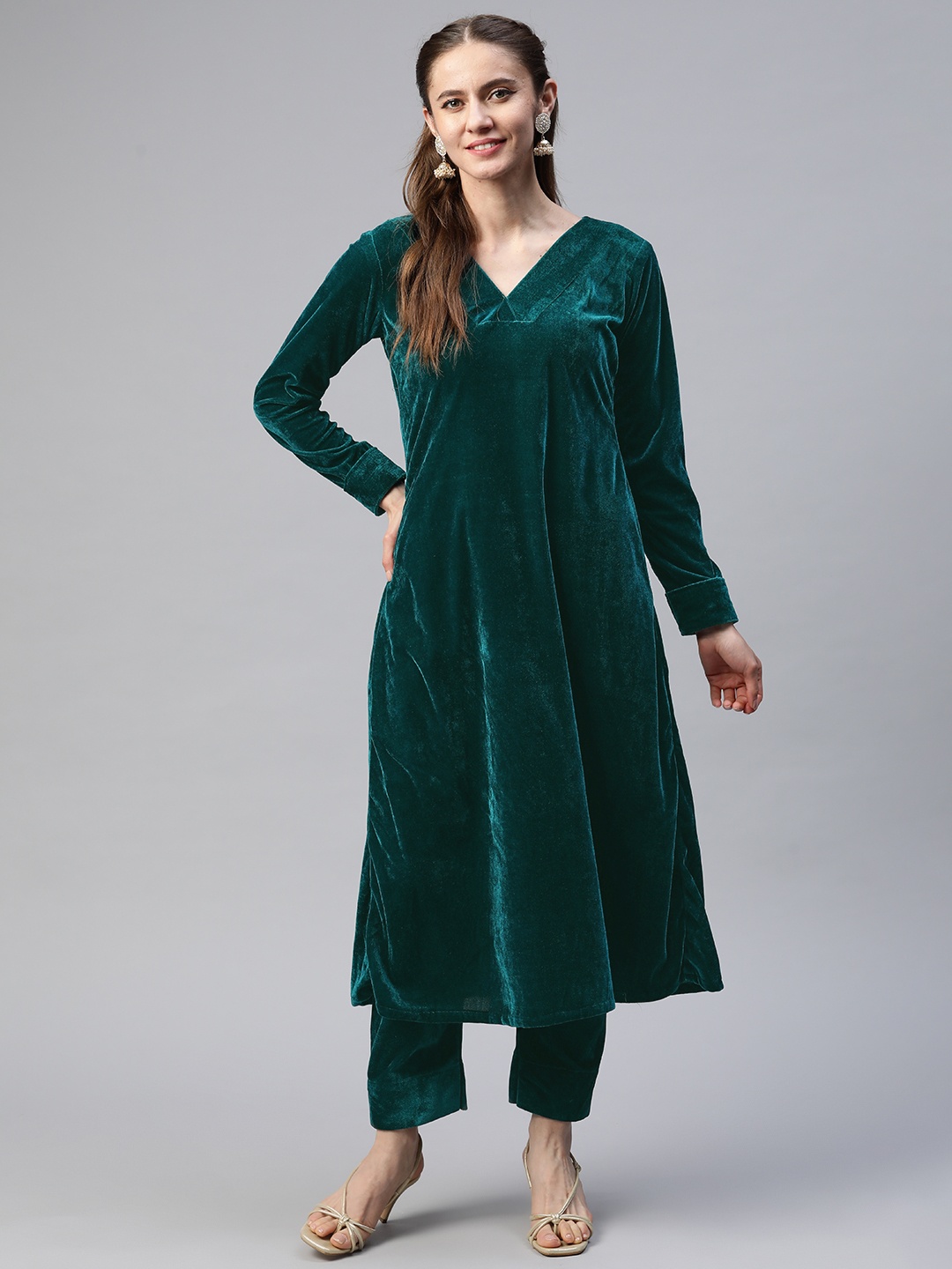 

SHADES OF FAASHION Women Velvet Chikankari Kurta with Trousers, Green