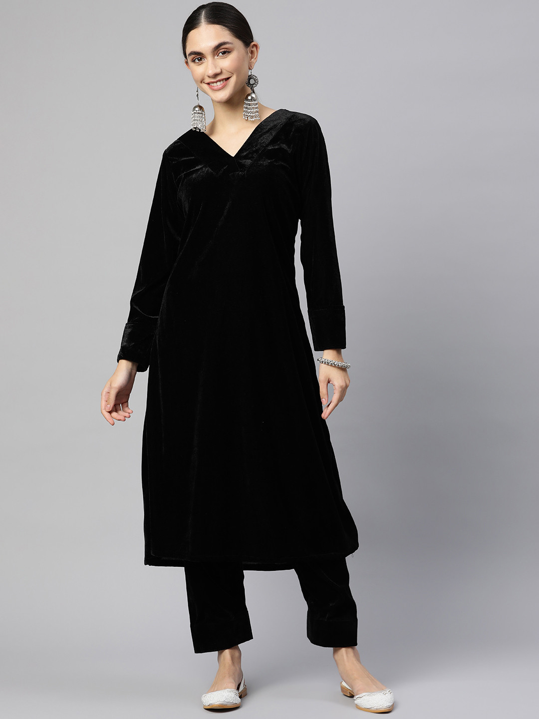 

SHADES Women Solid Velvet Kurta with Trousers, Black