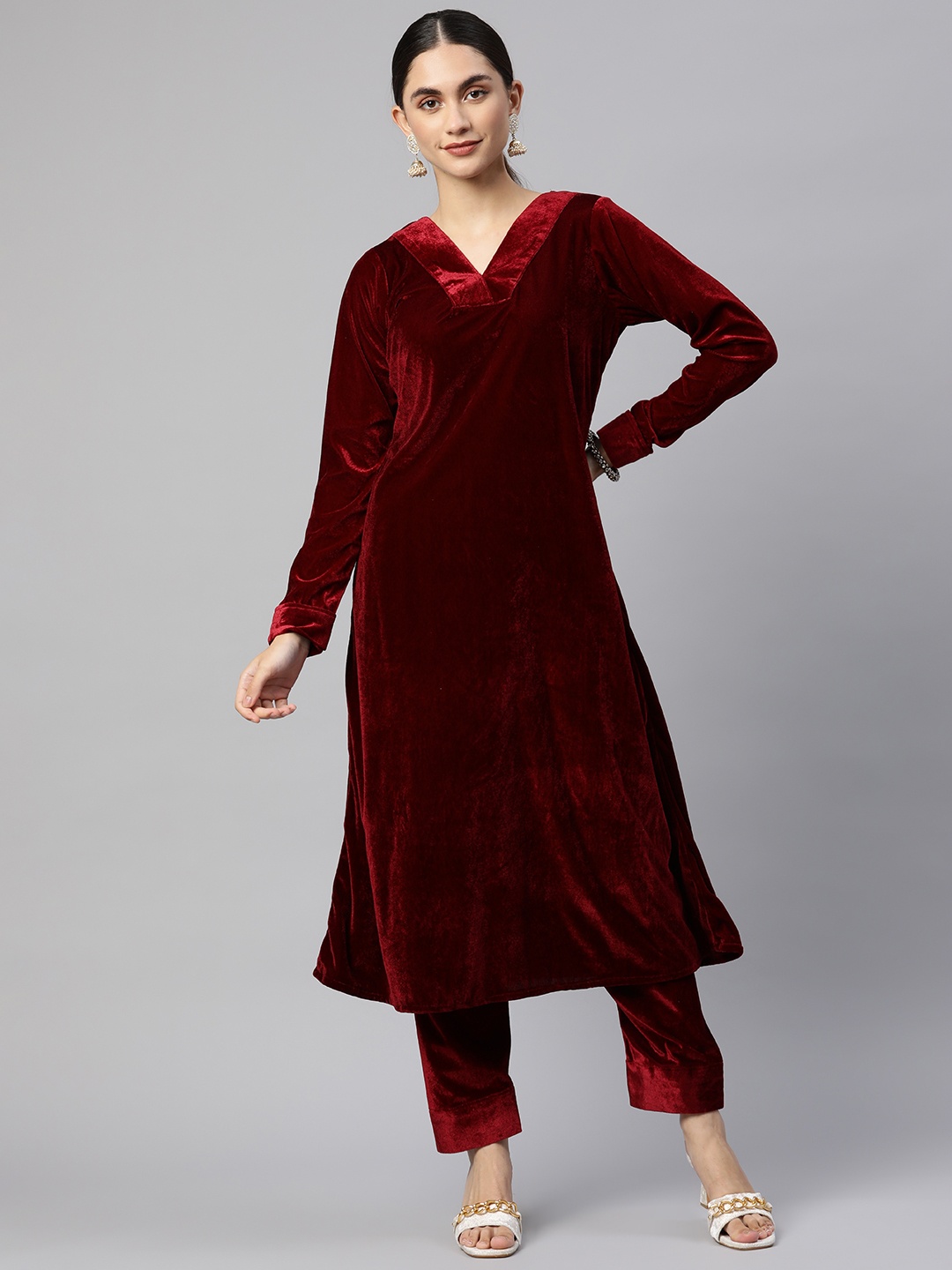 

SHADES OF FAASHION Women Solid Velvet Straight Kurta with Trousers, Maroon