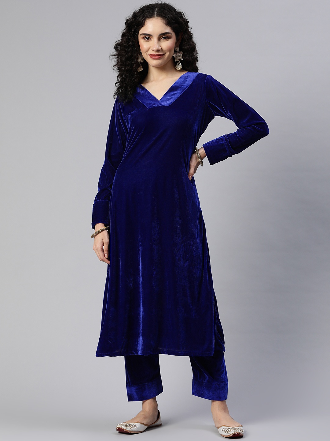 

SHADES OF FAASHION Women Navy Blue Solid Velvet A-Line Kurta with Trousers