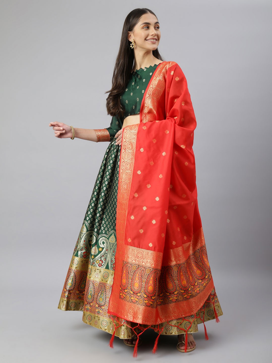 

Lilots Green & Red Semi-Stitched Lehenga & Unstitched Blouse With Dupatta