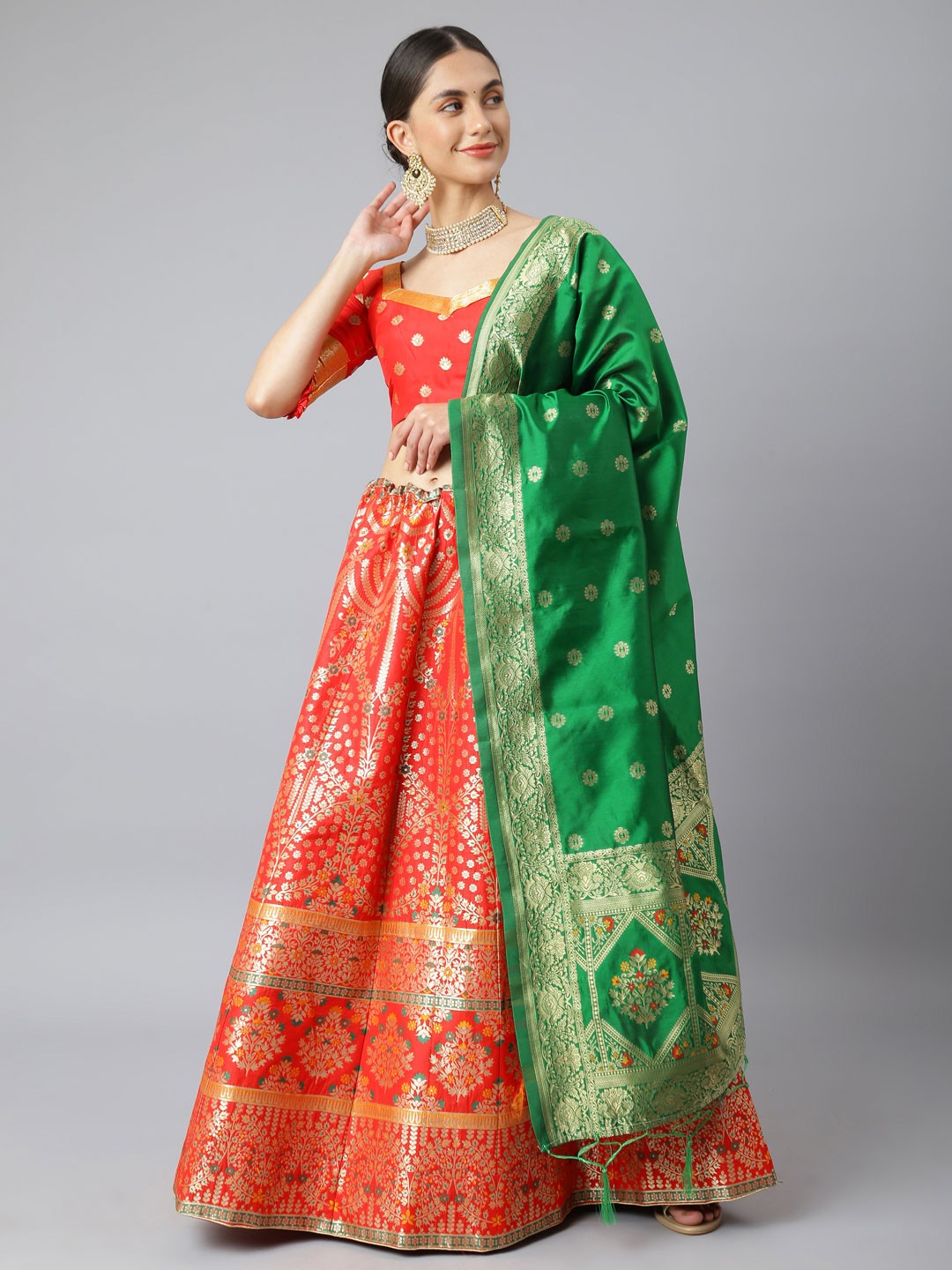 

Lilots Red & Green Semi-Stitched Lehenga & Unstitched Blouse With Dupatta