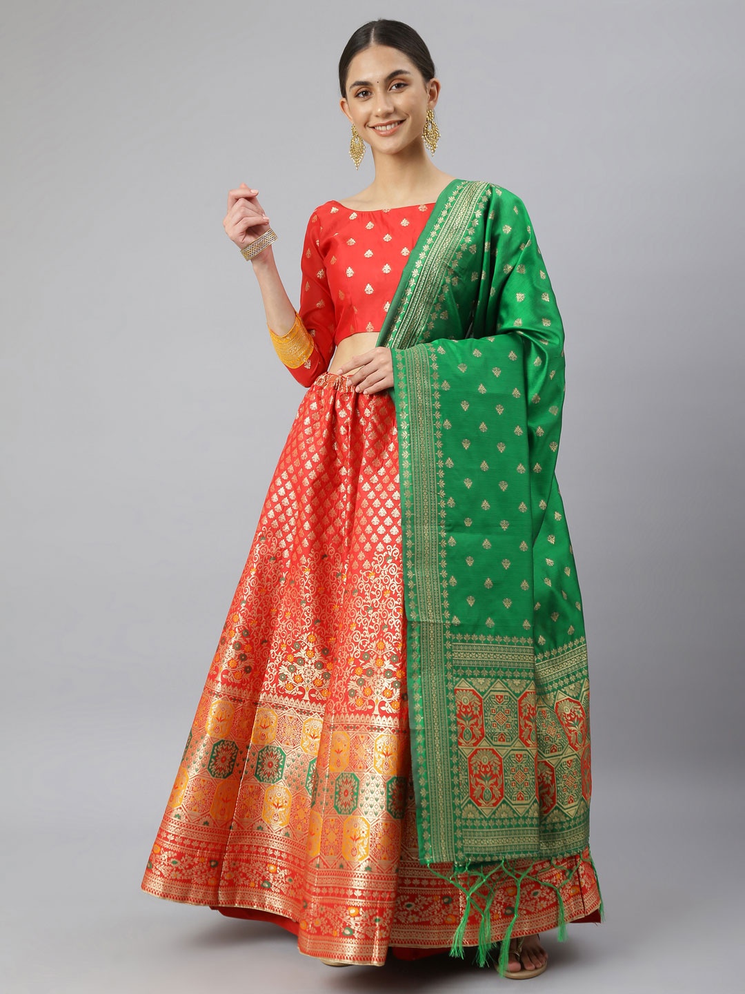

Lilots Red & Green Semi-Stitched Lehenga & Unstitched Blouse With Dupatta
