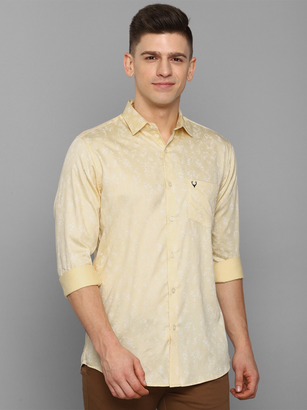 

Allen Solly Men Yellow Slim Fit Floral Printed Casual Shirt