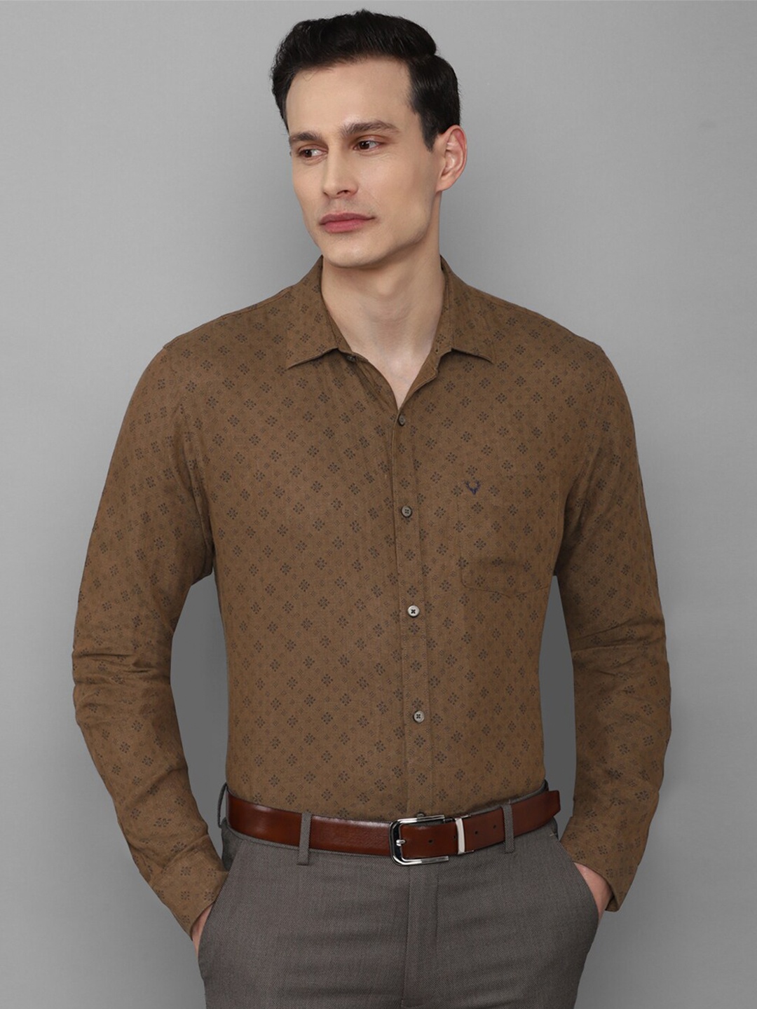 

Allen Solly Men Brown Slim Fit Floral Printed Linen Casual Shirt