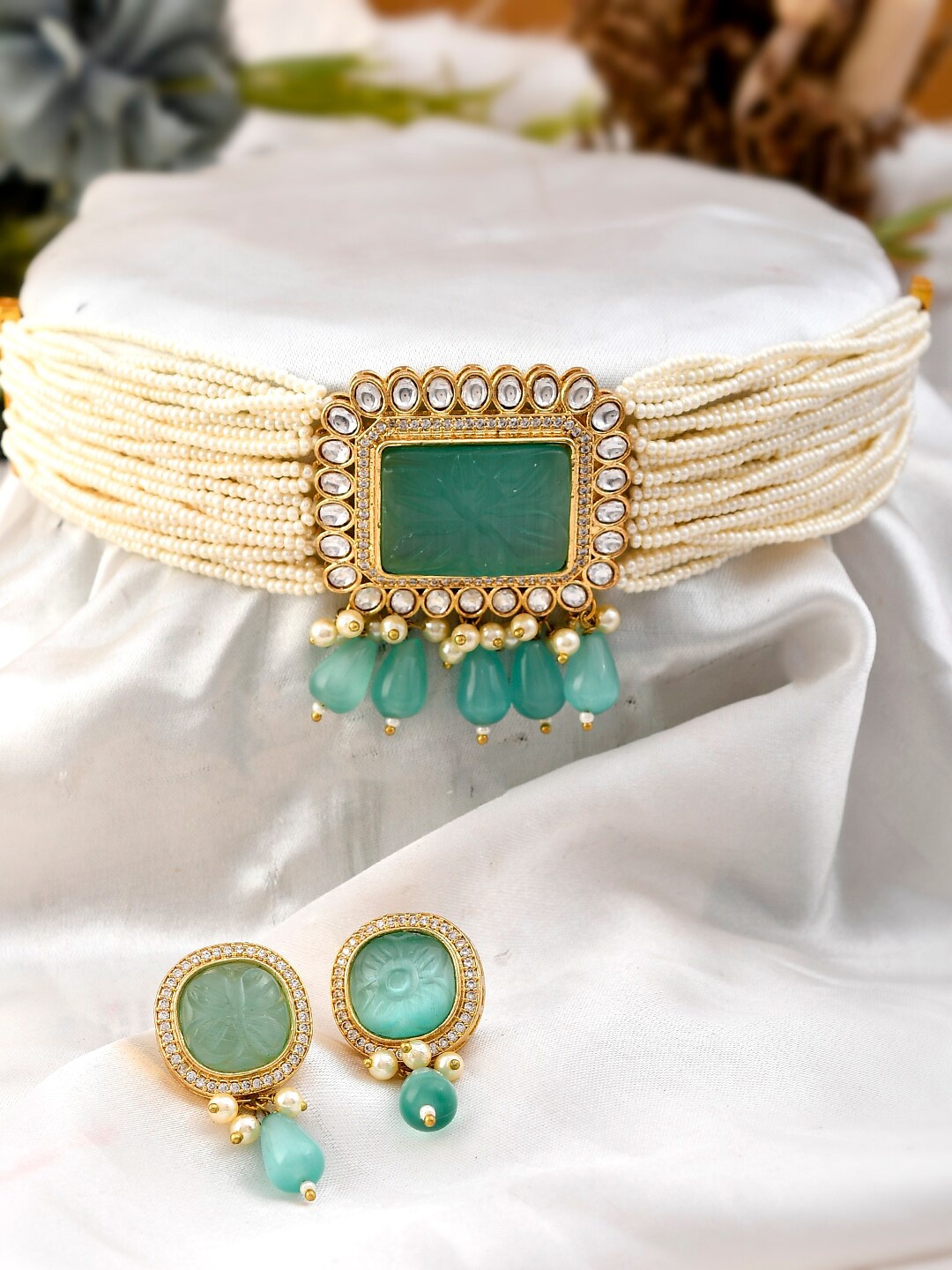

AQUASTREET JEWELS Gold-Plated & Green Kundan & Bead Studded Jewellery Set